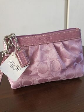Coach NWT Signature Pleated Clutch Wristlet Pink F44678 Vintage Sateen/ Leather